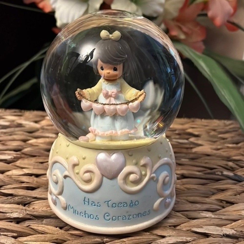 Precious moments  Water Globe “ has tocado muchos corazones”